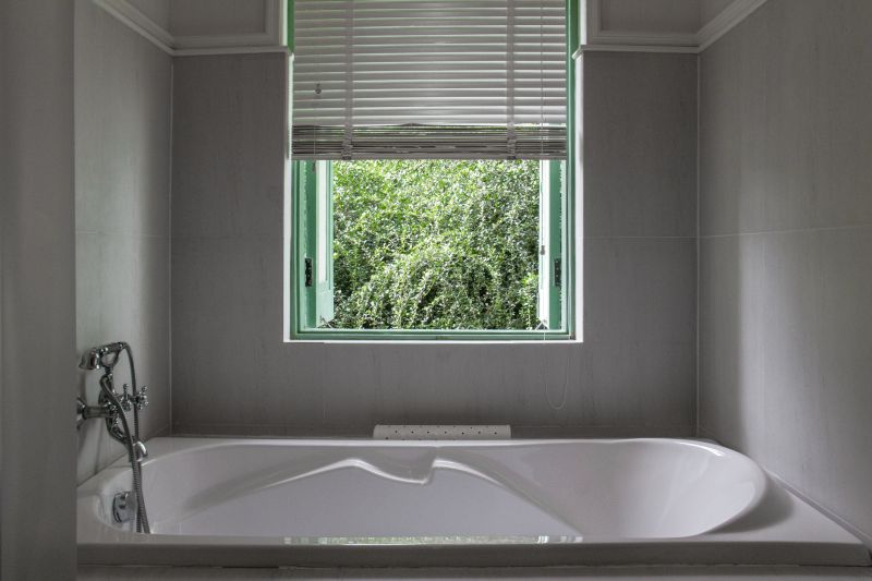 Glass-Fiber Bathtub
